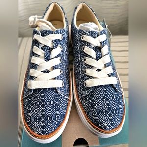 TOMS Indigo Floral Hmong Print Alex Sneaker, Size 8, NWT